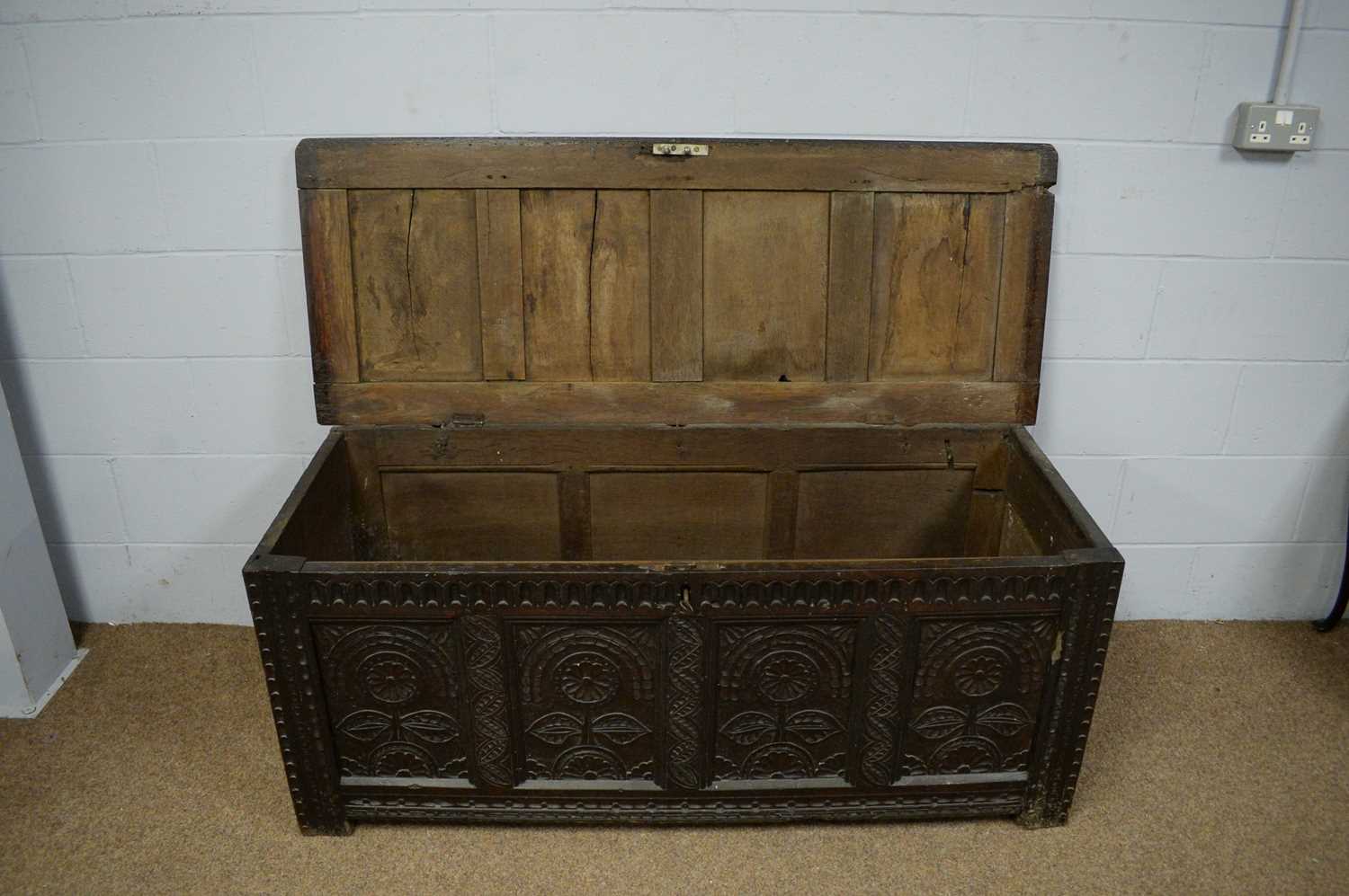 A carved oak coffer - Image 3 of 5