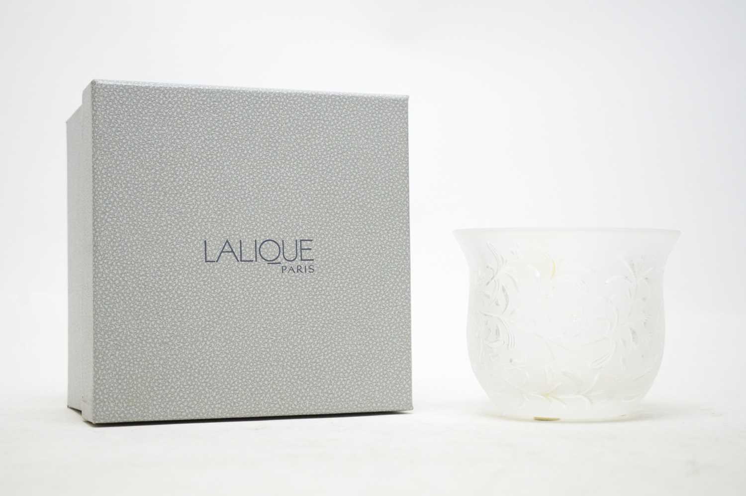 A Lalique ‘Coriander’ pattern frosted glass bowl.