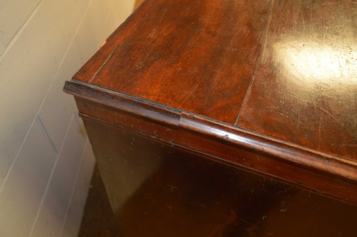 A Georgian inlaid mahogany chest of drawers. - Image 3 of 7