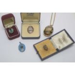 Jewellery including a Royal Navy sweetheart brooch.