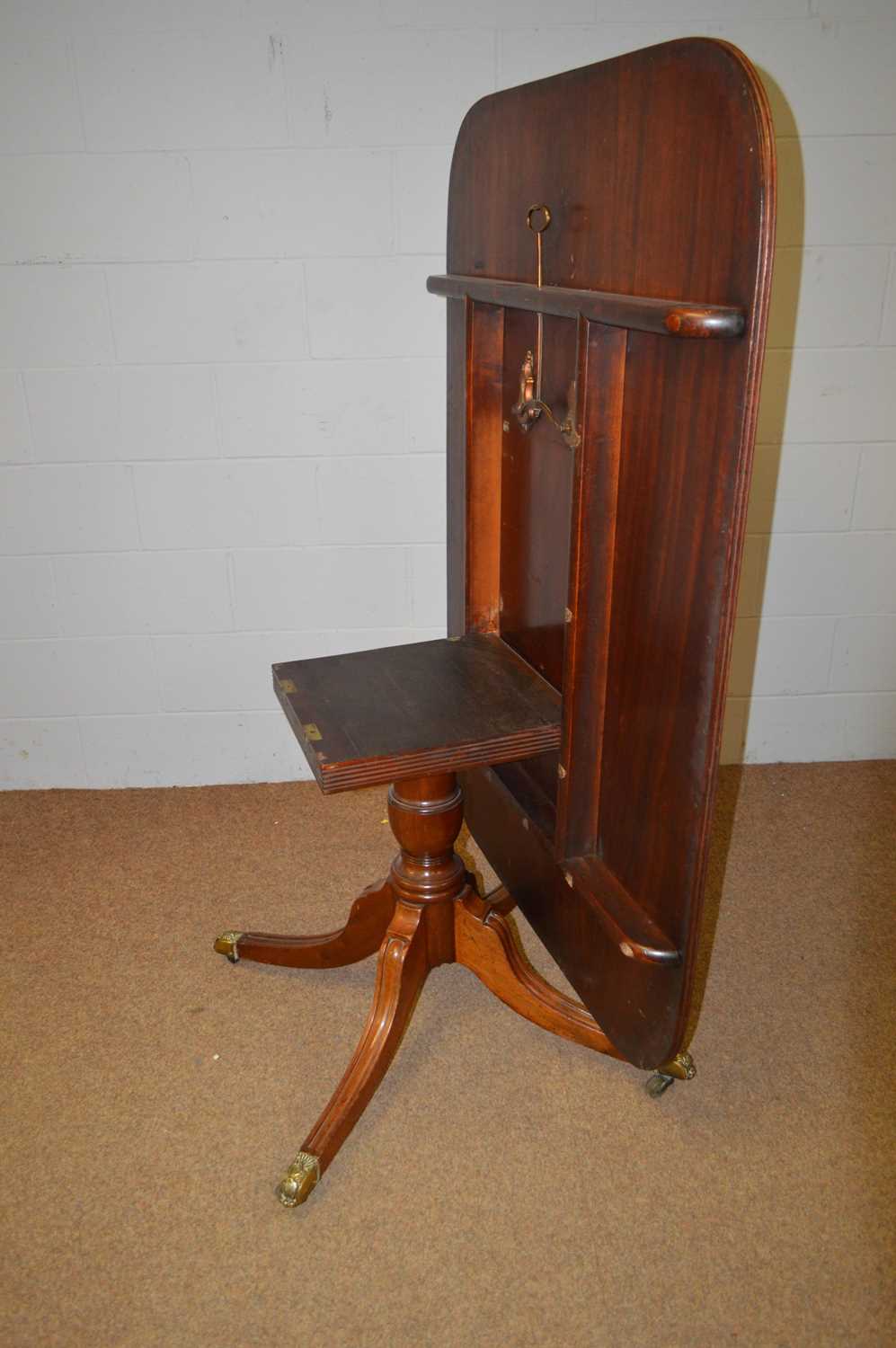 A 19th Century mahogany pedestal dining table. - Image 6 of 7