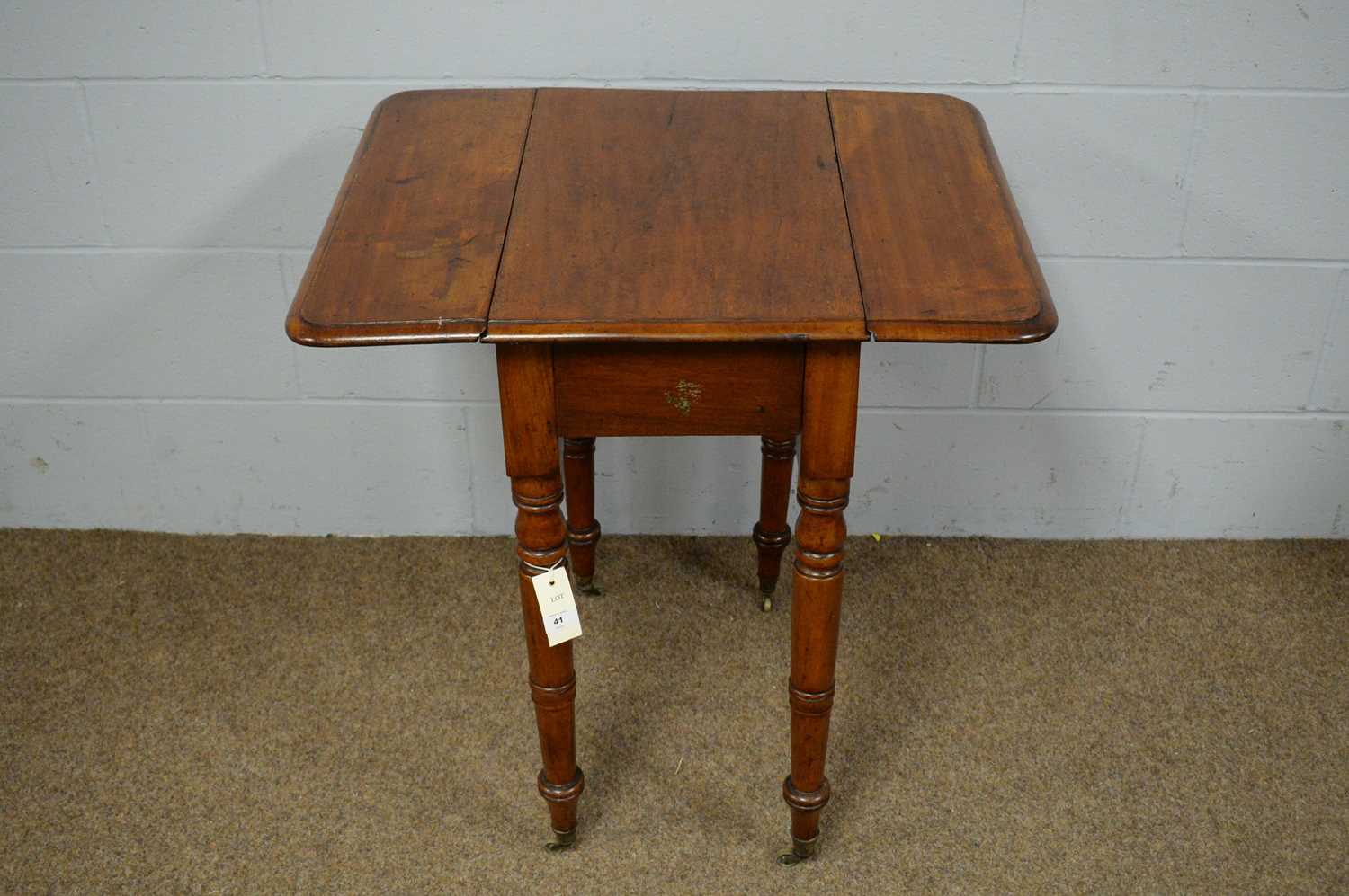 A Victorian Sutherland table; and a small Victorian Pembroke table. - Image 3 of 7