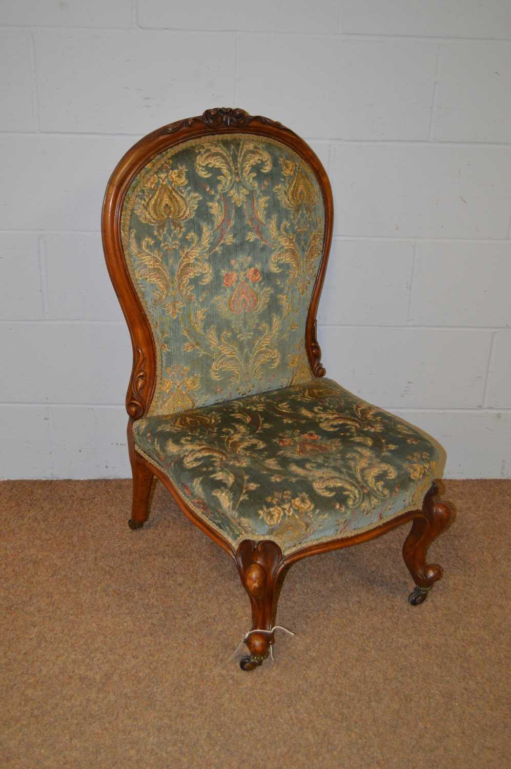 A Victorian easy chair. - Image 2 of 4