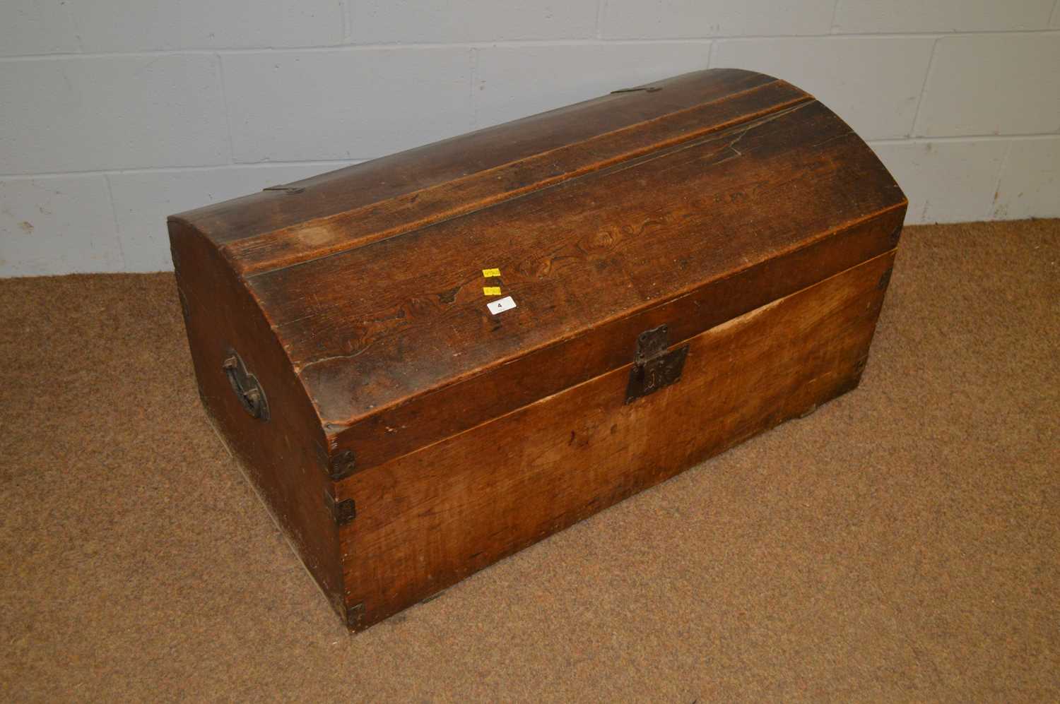 A 19th Century dome topped oak travel trunk. - Bild 2 aus 6