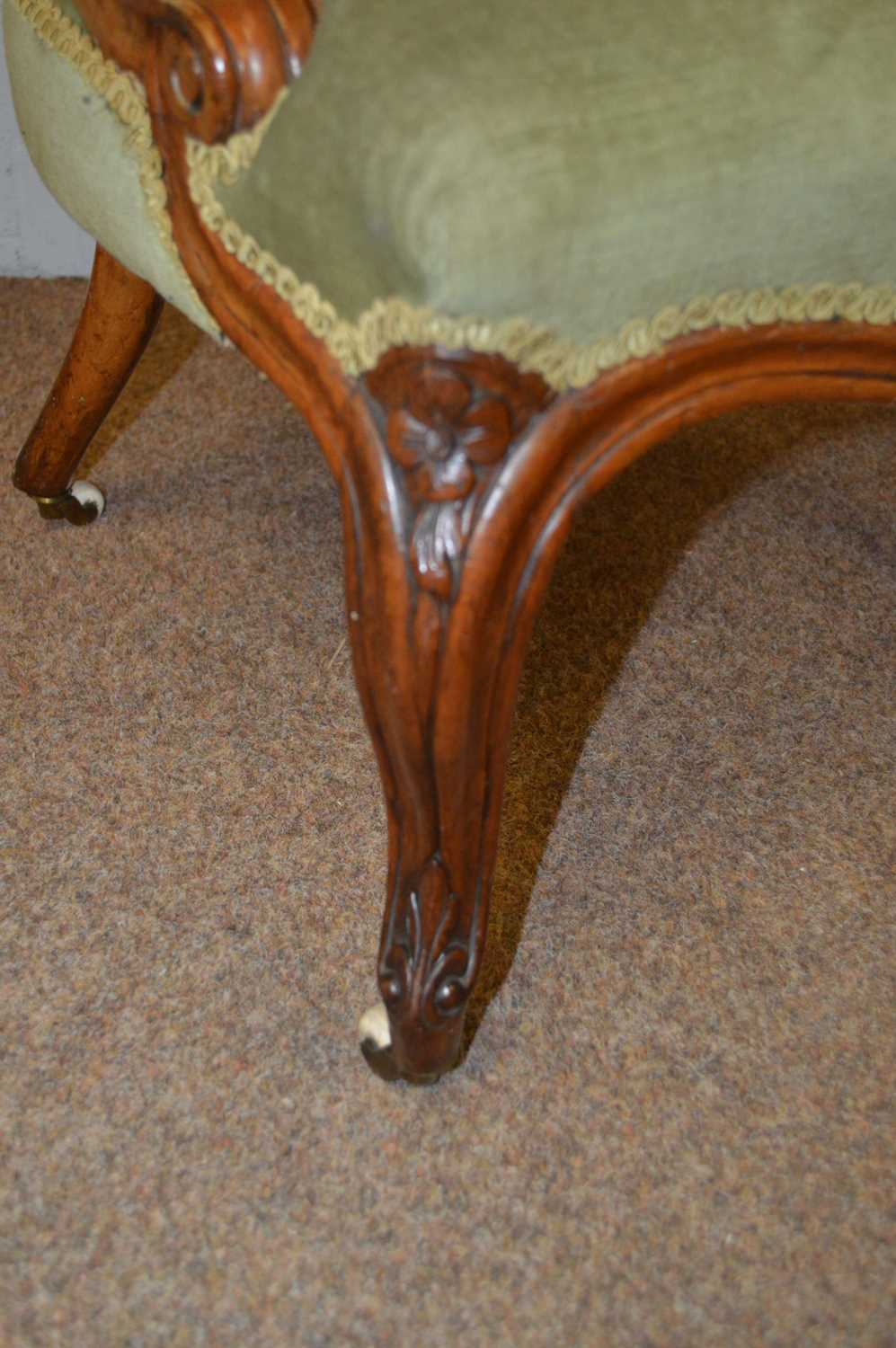 A Victorian walnut salon chair. - Image 4 of 4