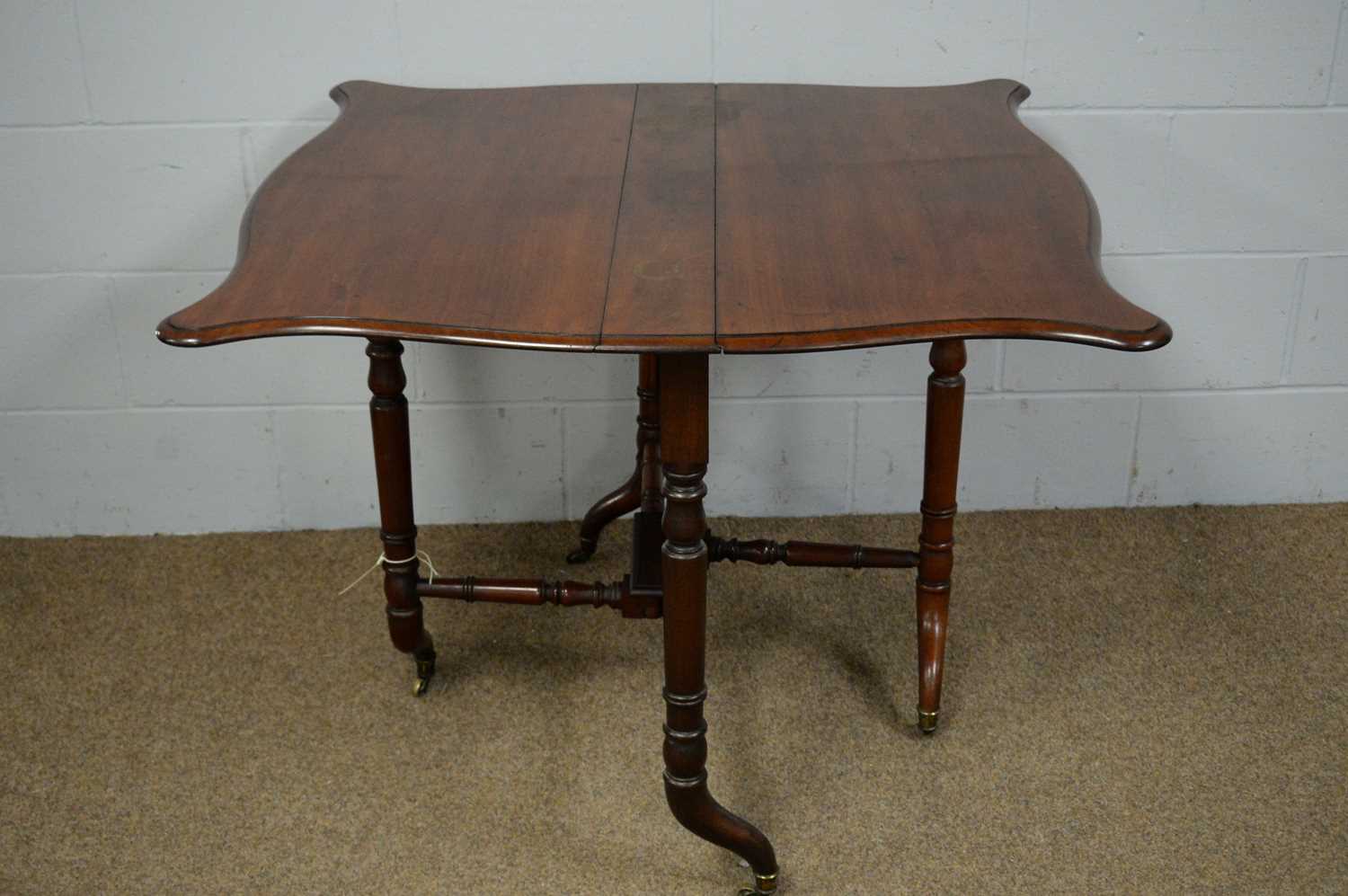 A Victorian Sutherland table; and a small Victorian Pembroke table. - Image 5 of 7