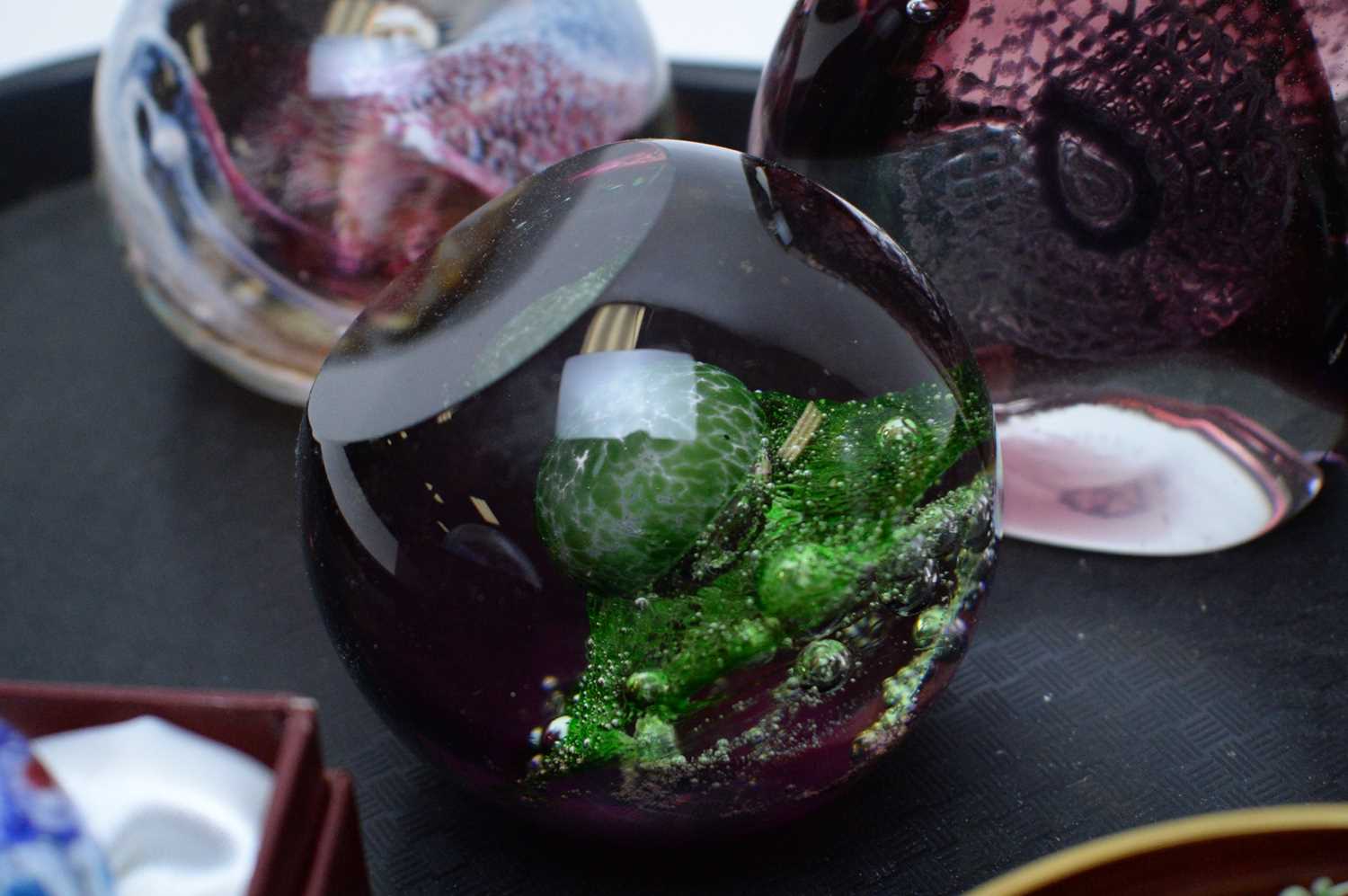 A selection of art glass paperweights. - Bild 3 aus 4