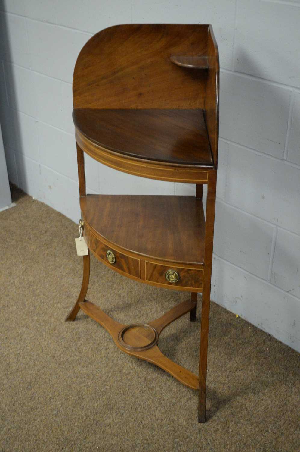 A Georgian mahogany corner washstand - Image 2 of 4