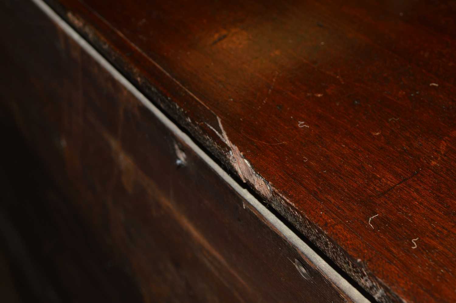 A Georgian inlaid mahogany chest of drawers. - Image 7 of 7