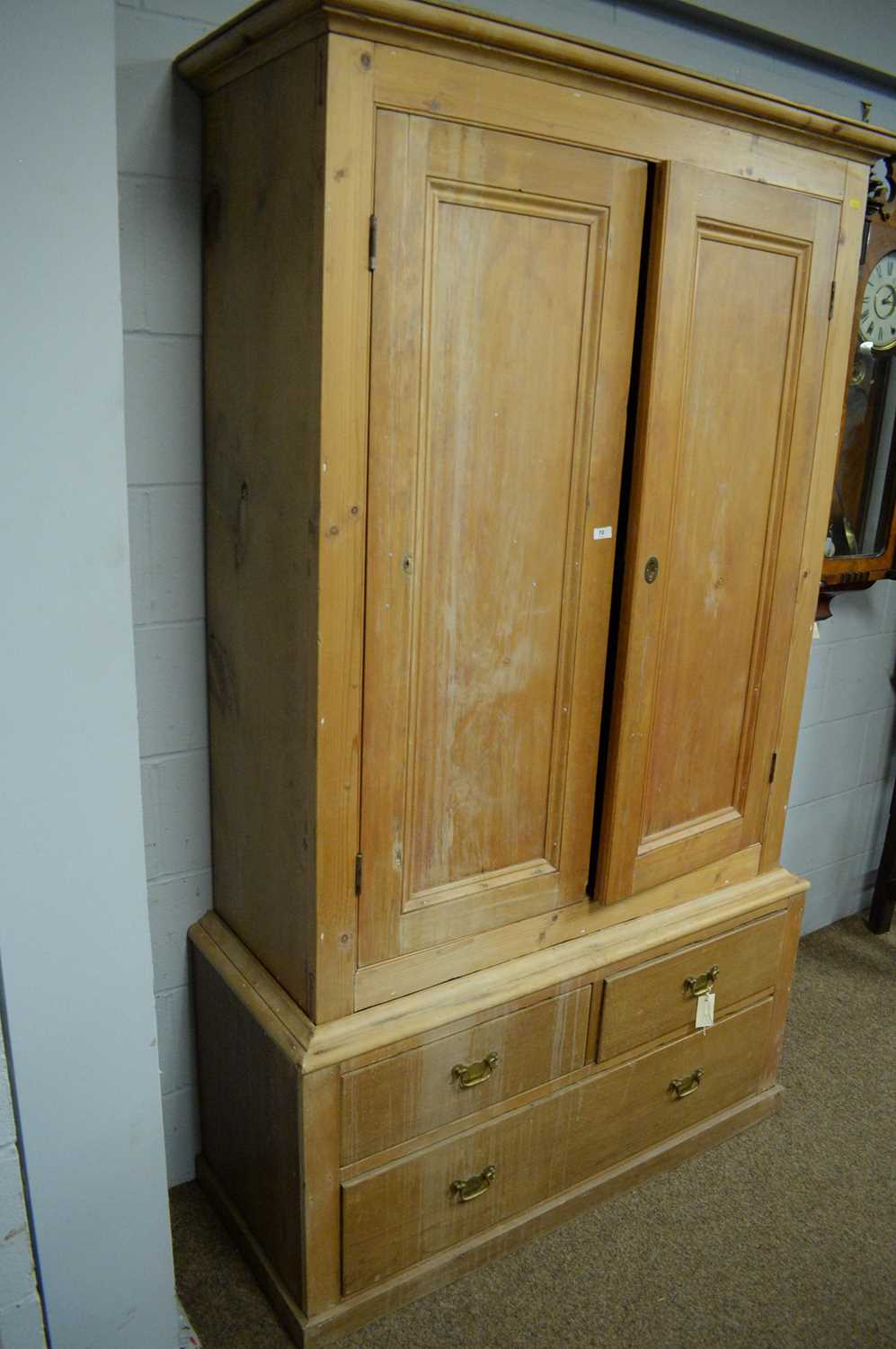 A Vintage pine wardrobe - Bild 2 aus 3