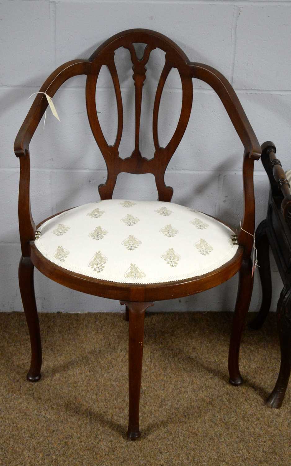 An Edwardian mahogany corner chair.