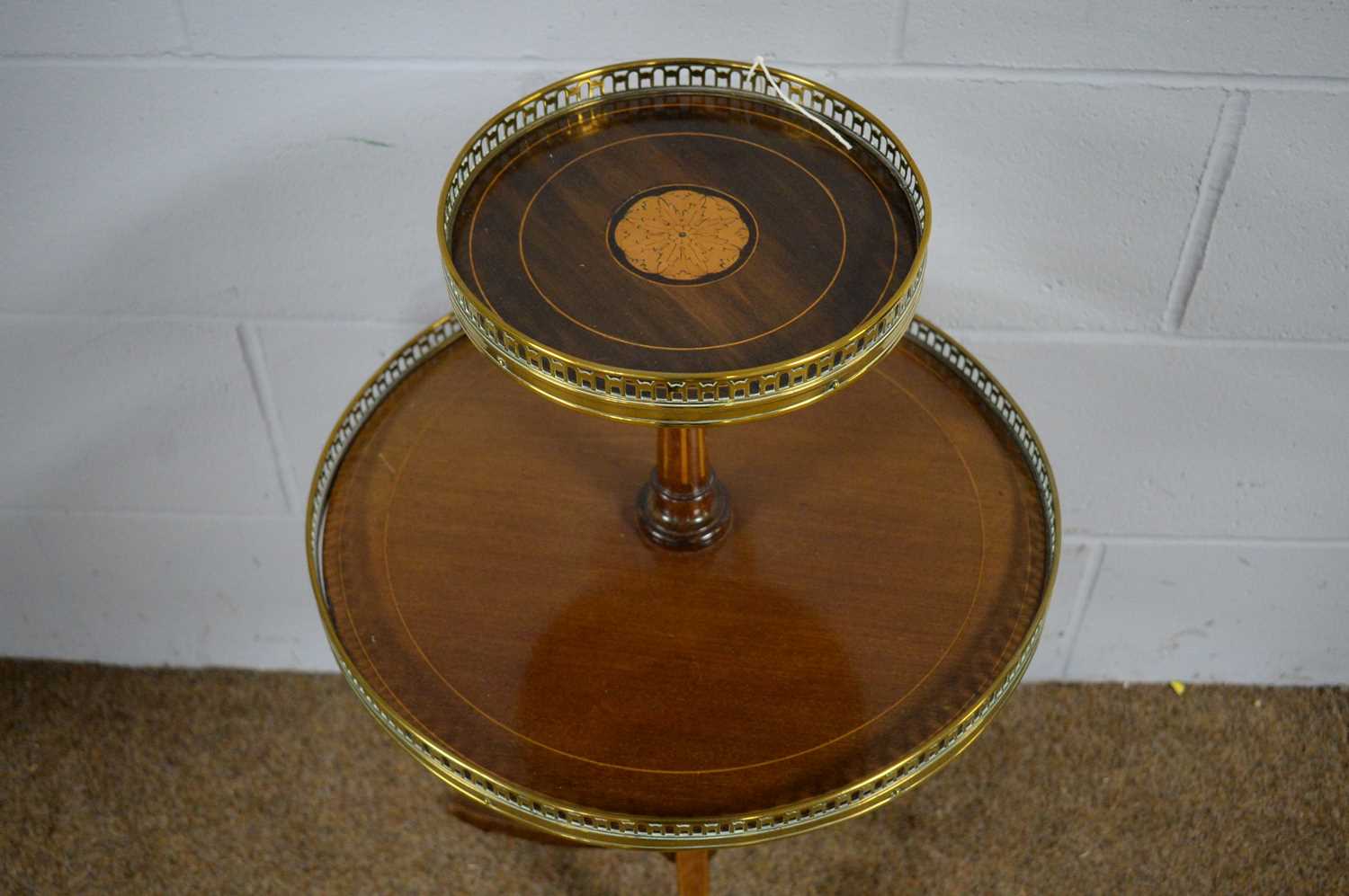An attractive 20th Century inlaid mahogany two-tier occasional table. - Image 3 of 4