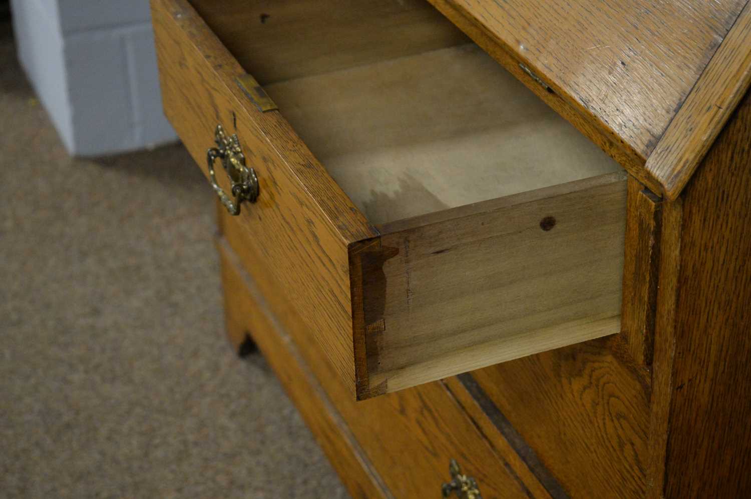 An early 20th Century oak bureau. - Image 3 of 4