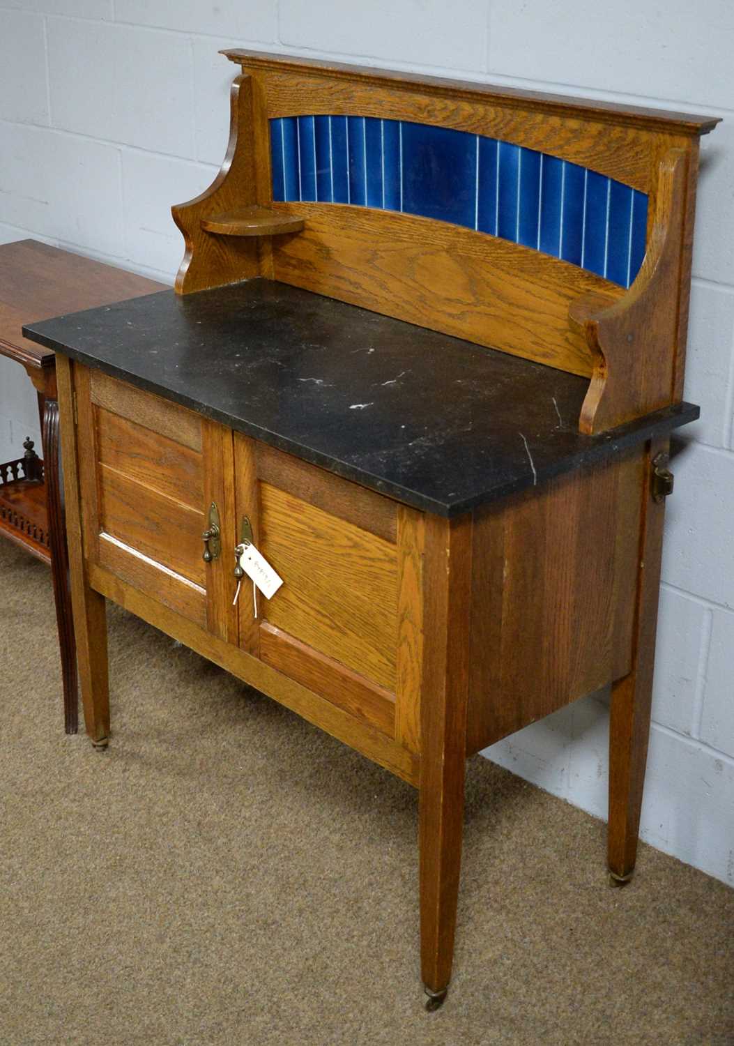 An Edwardian oak tile-back washstand. - Image 2 of 2