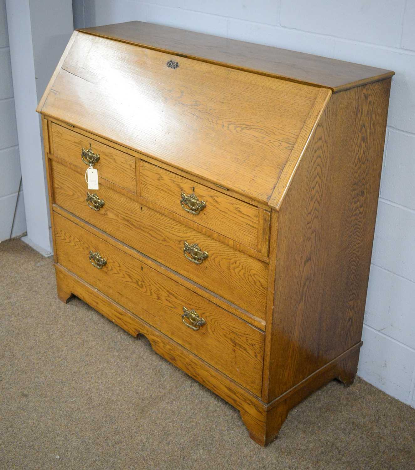 An early 20th Century oak bureau. - Image 2 of 4