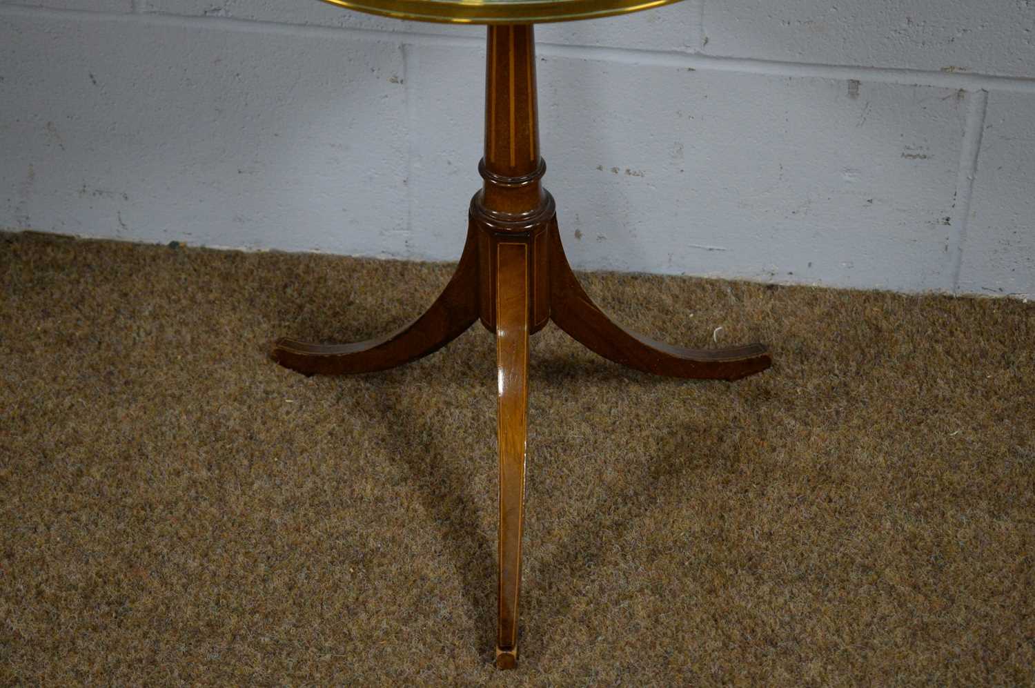 An attractive 20th Century inlaid mahogany two-tier occasional table. - Image 4 of 4