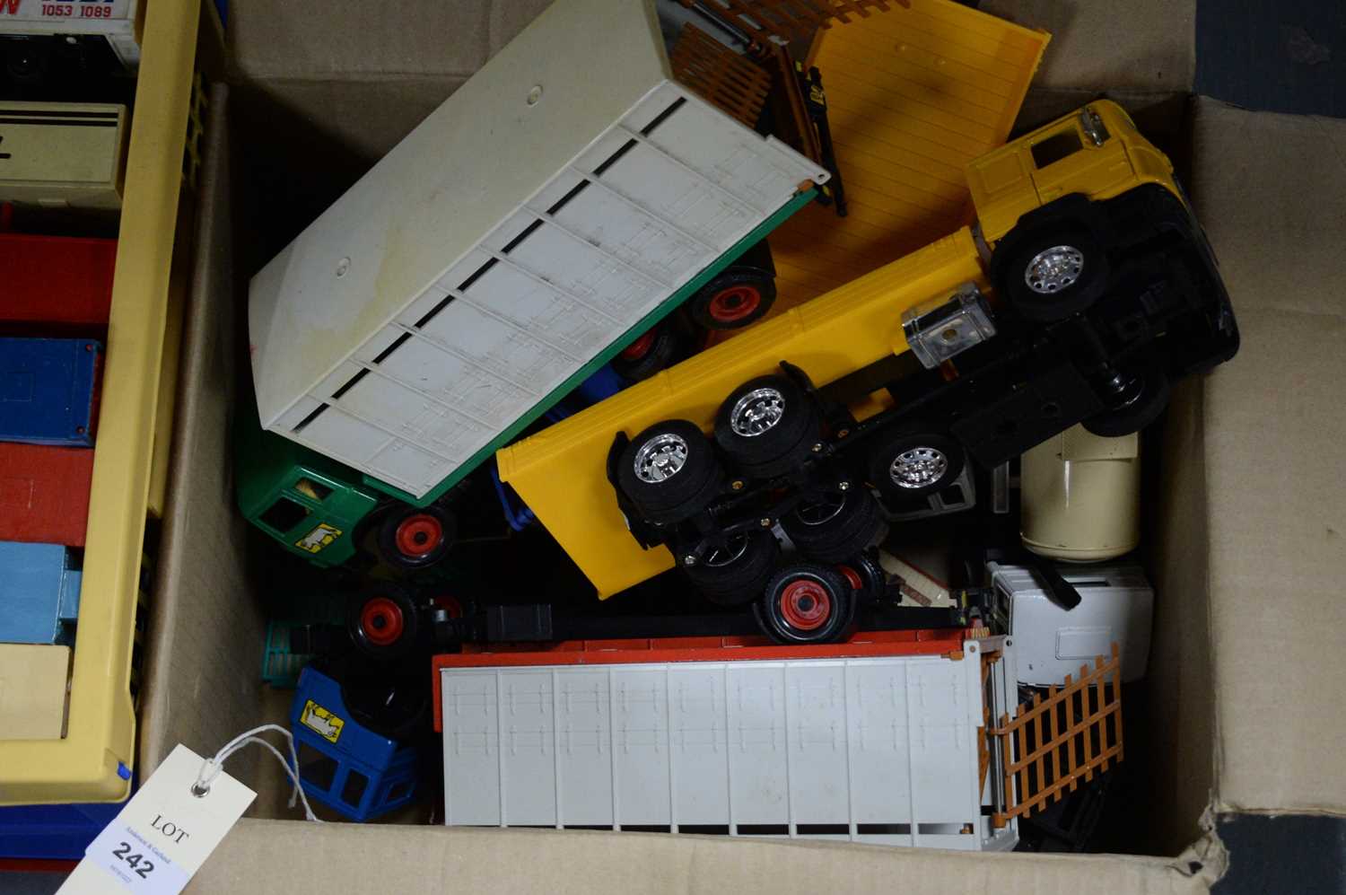A selection of diecast and other model vehicles - Image 3 of 3