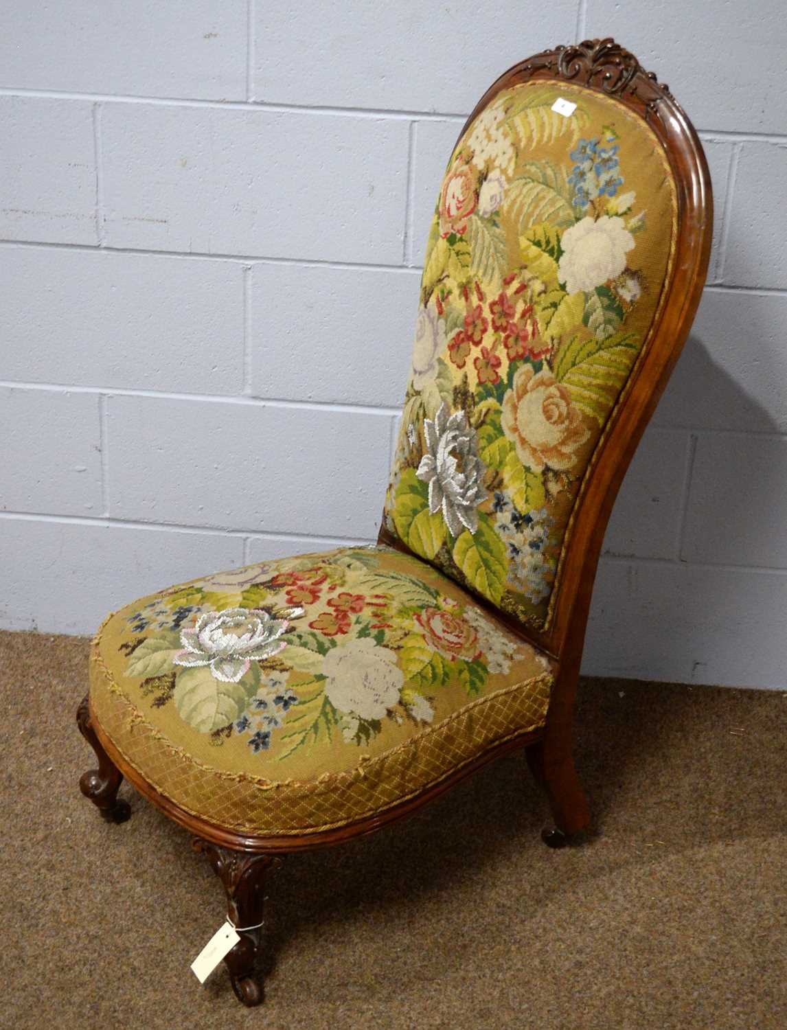 An attractive Victorian carved walnut easy chair. - Image 6 of 7
