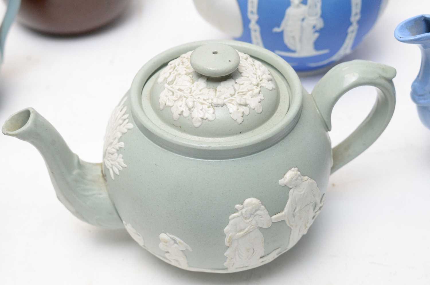 A selection of Dudson sprigged teapots. - Image 3 of 5