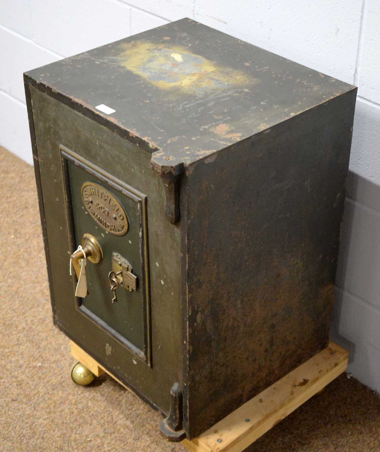 F. Wickfield & Co., Birmingham: a vintage cast metal safe. - Image 7 of 8