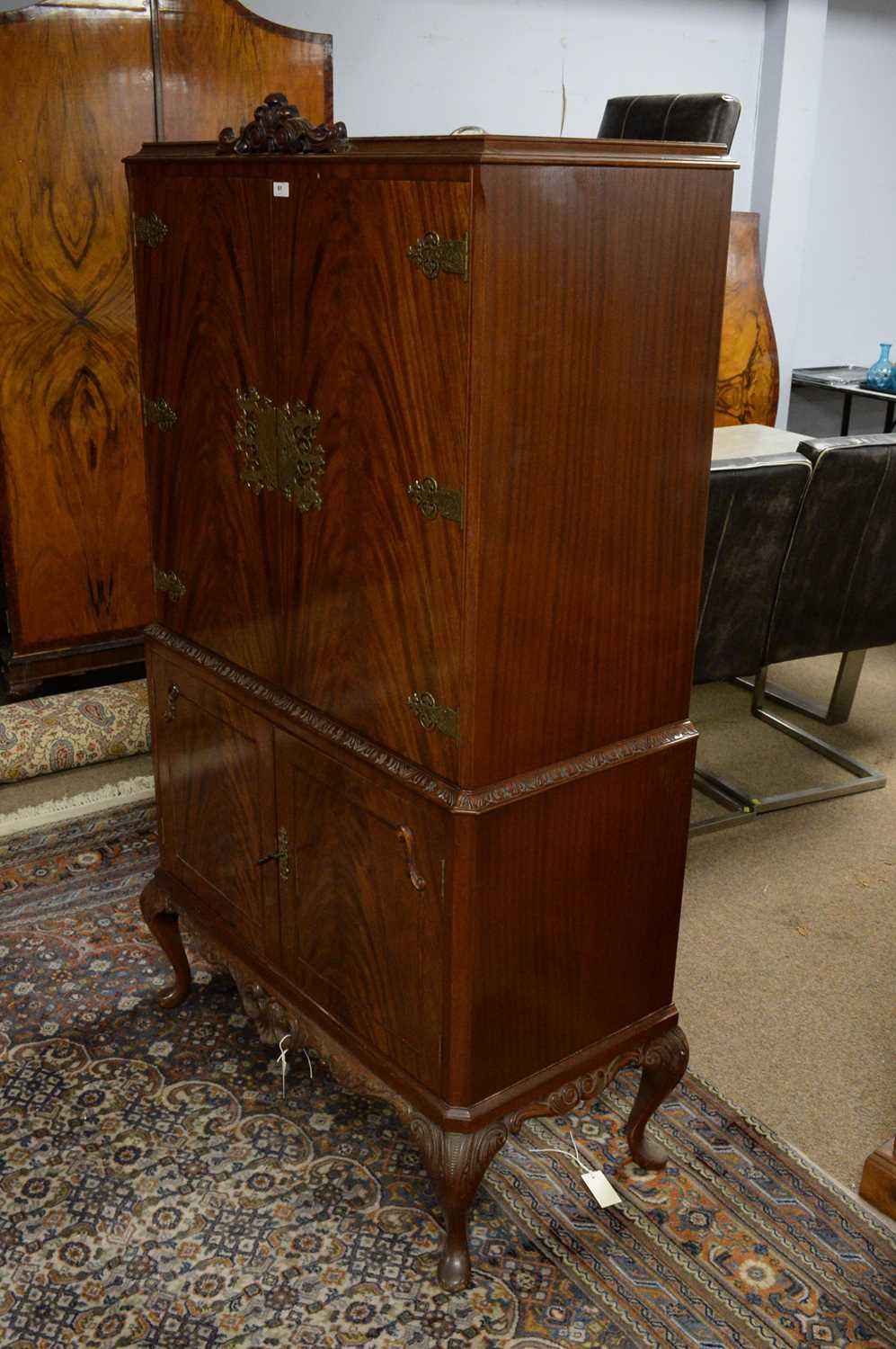 Maple: a mid Century figured mahogany cocktail cabinet. - Image 2 of 6