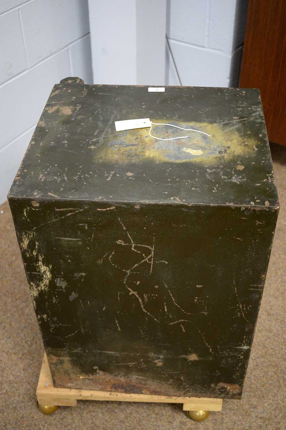 F. Wickfield & Co., Birmingham: a vintage cast metal safe. - Image 8 of 8