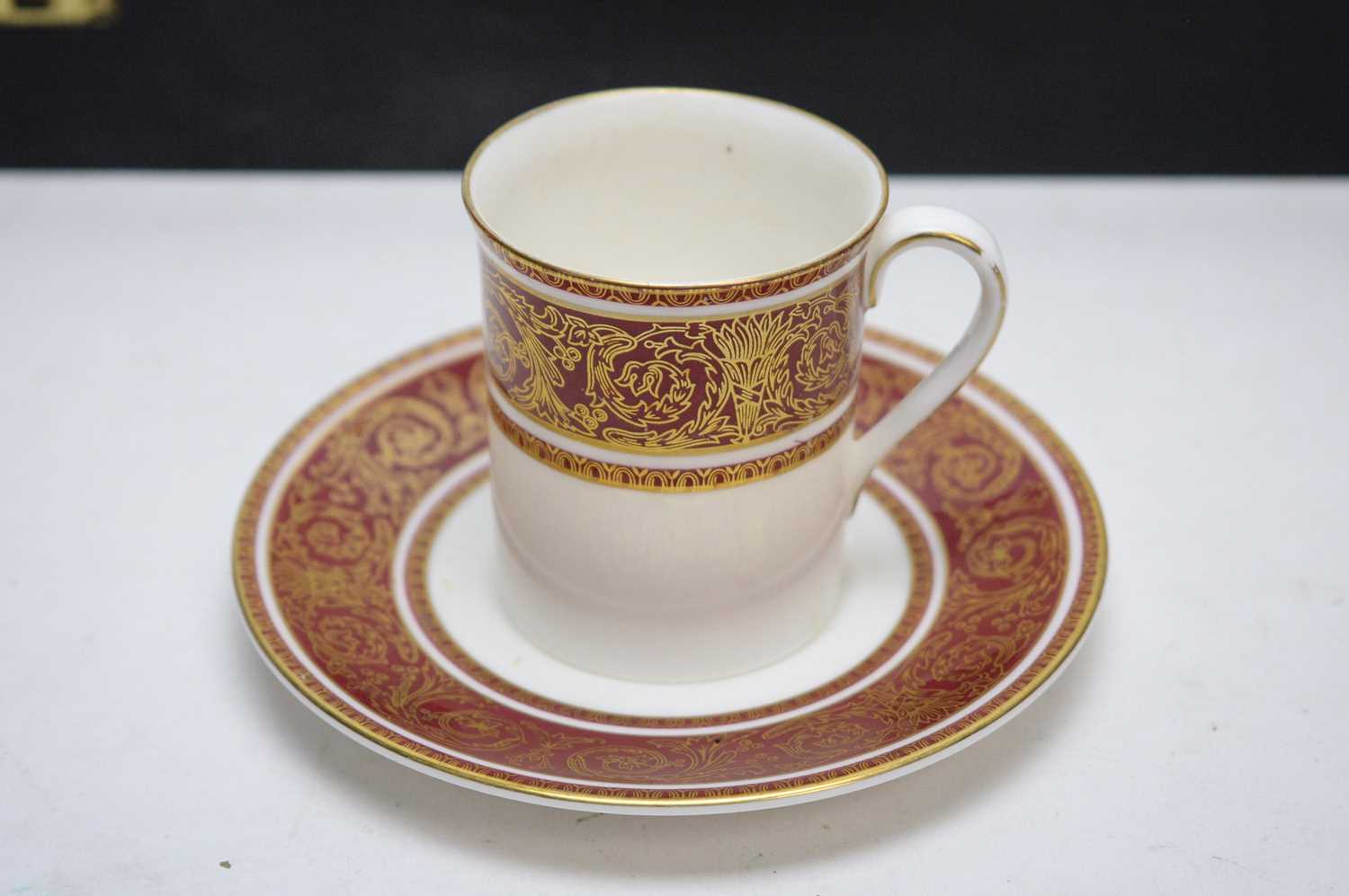 A Royal Doulton 'Buckingham' part coffee service; and other ceramics - Image 7 of 9