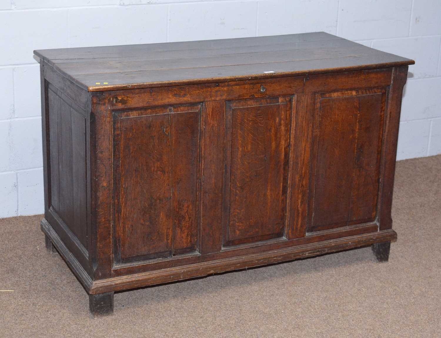 An 18th Century oak blanket chest. - Image 6 of 6