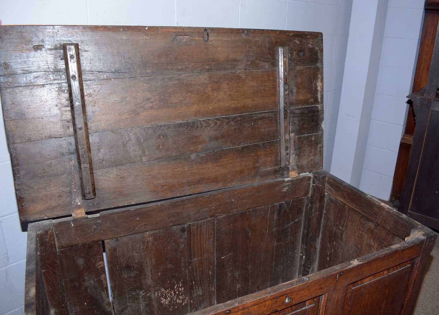 An 18th Century oak blanket chest. - Image 2 of 6