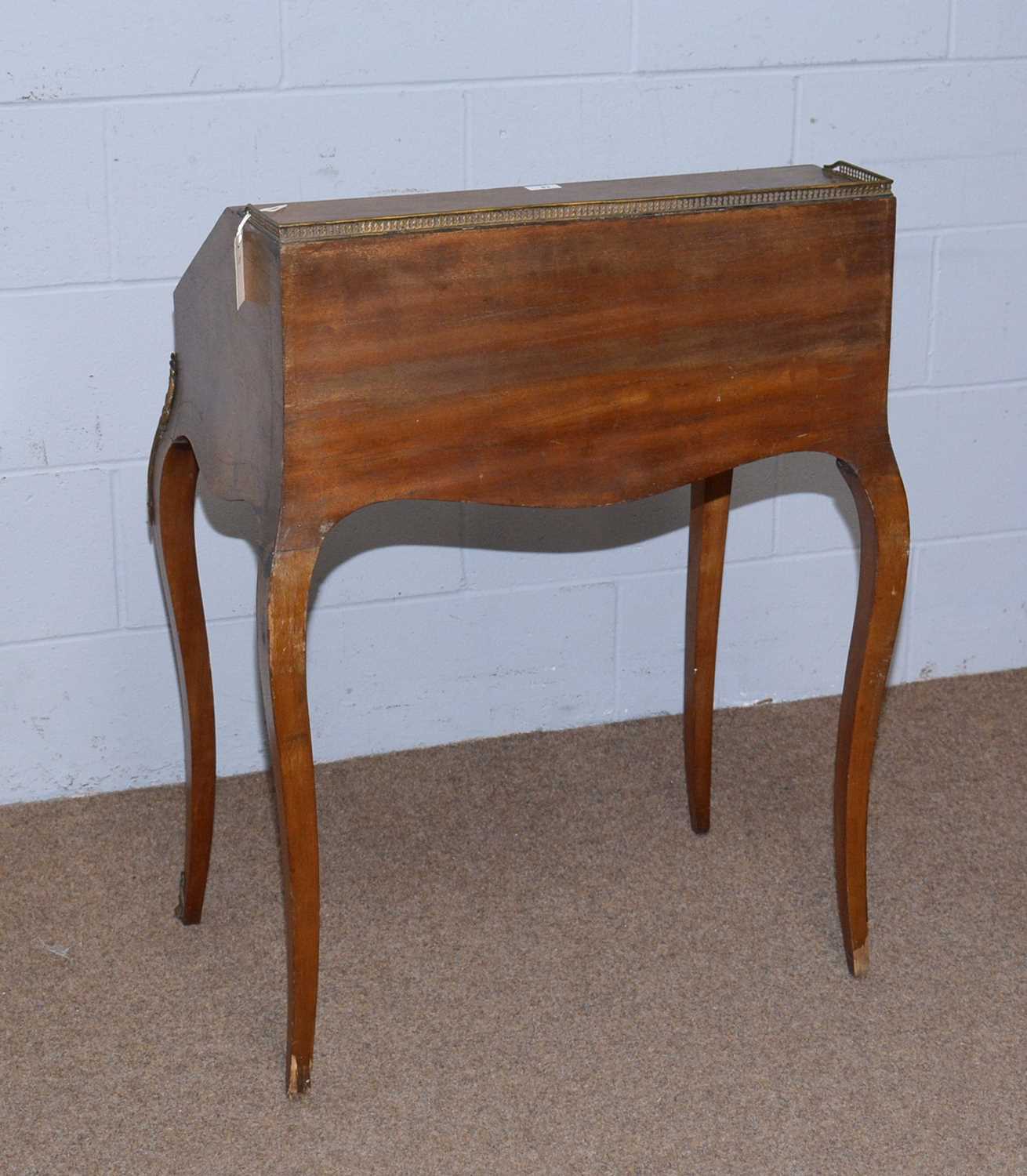 A late 19th Century rosewood bureau de dame. - Image 3 of 6