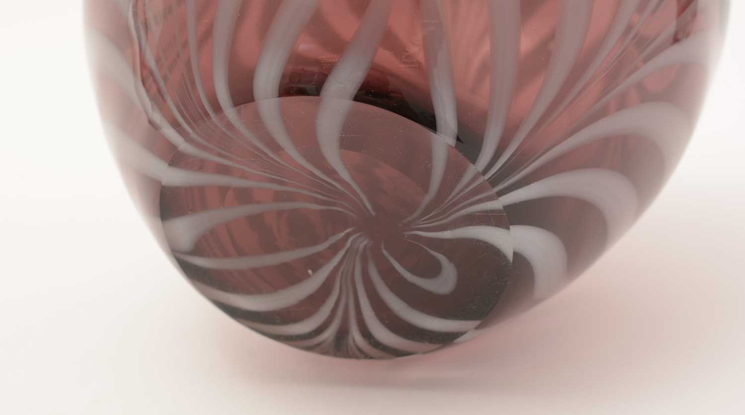 Fenton Glass Vase - Image 4 of 5