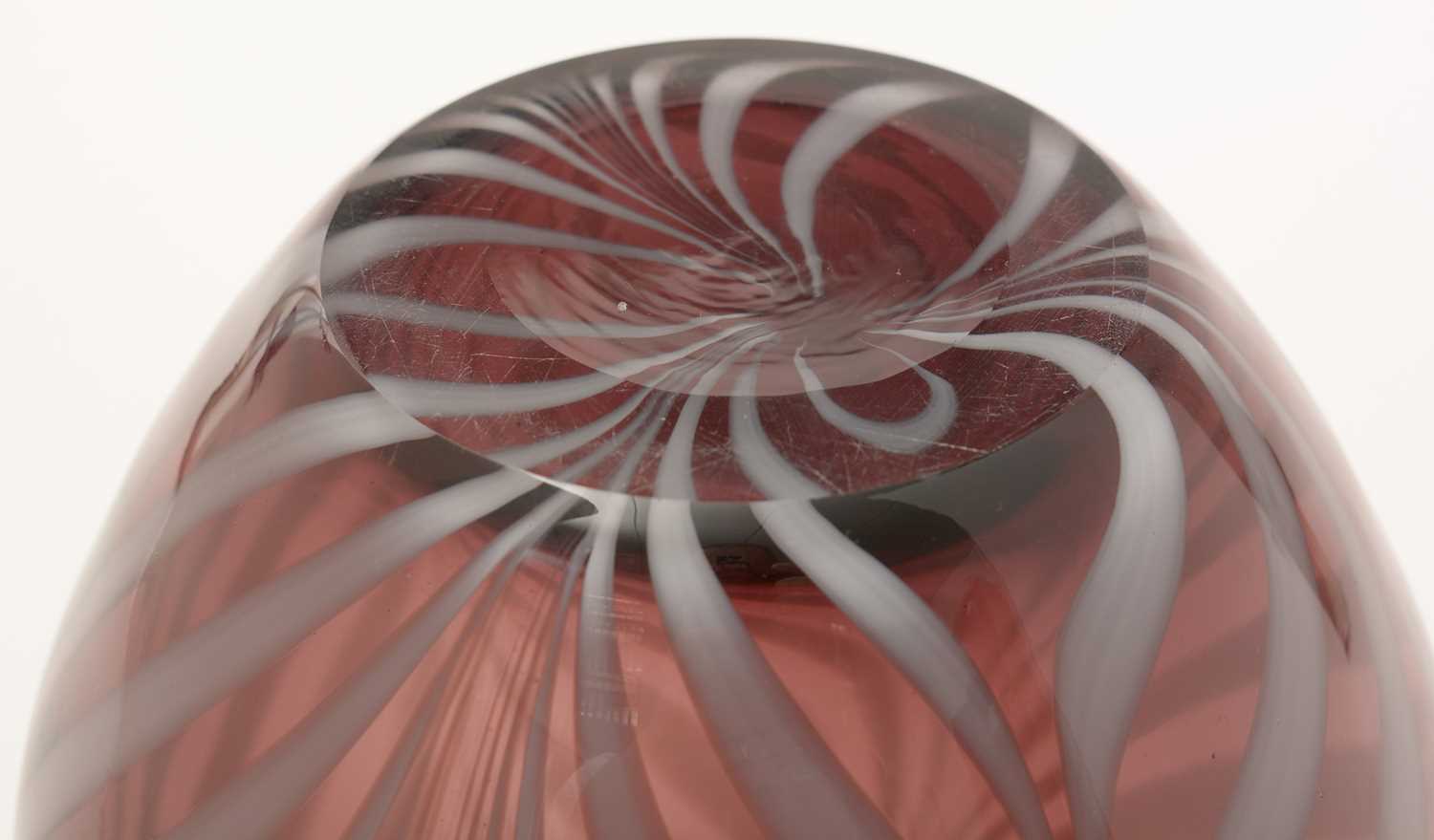 Fenton Glass Vase - Image 5 of 5