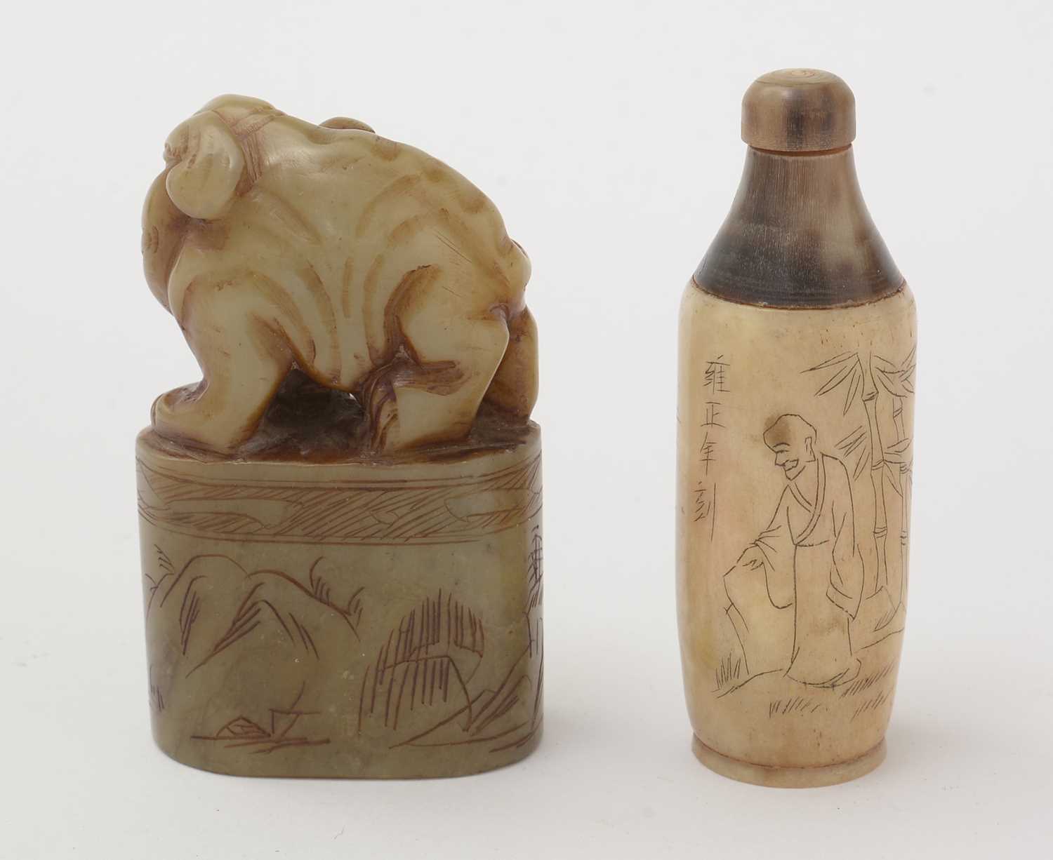 Chinese soapstone seal and horn snuff bottle - Image 6 of 10