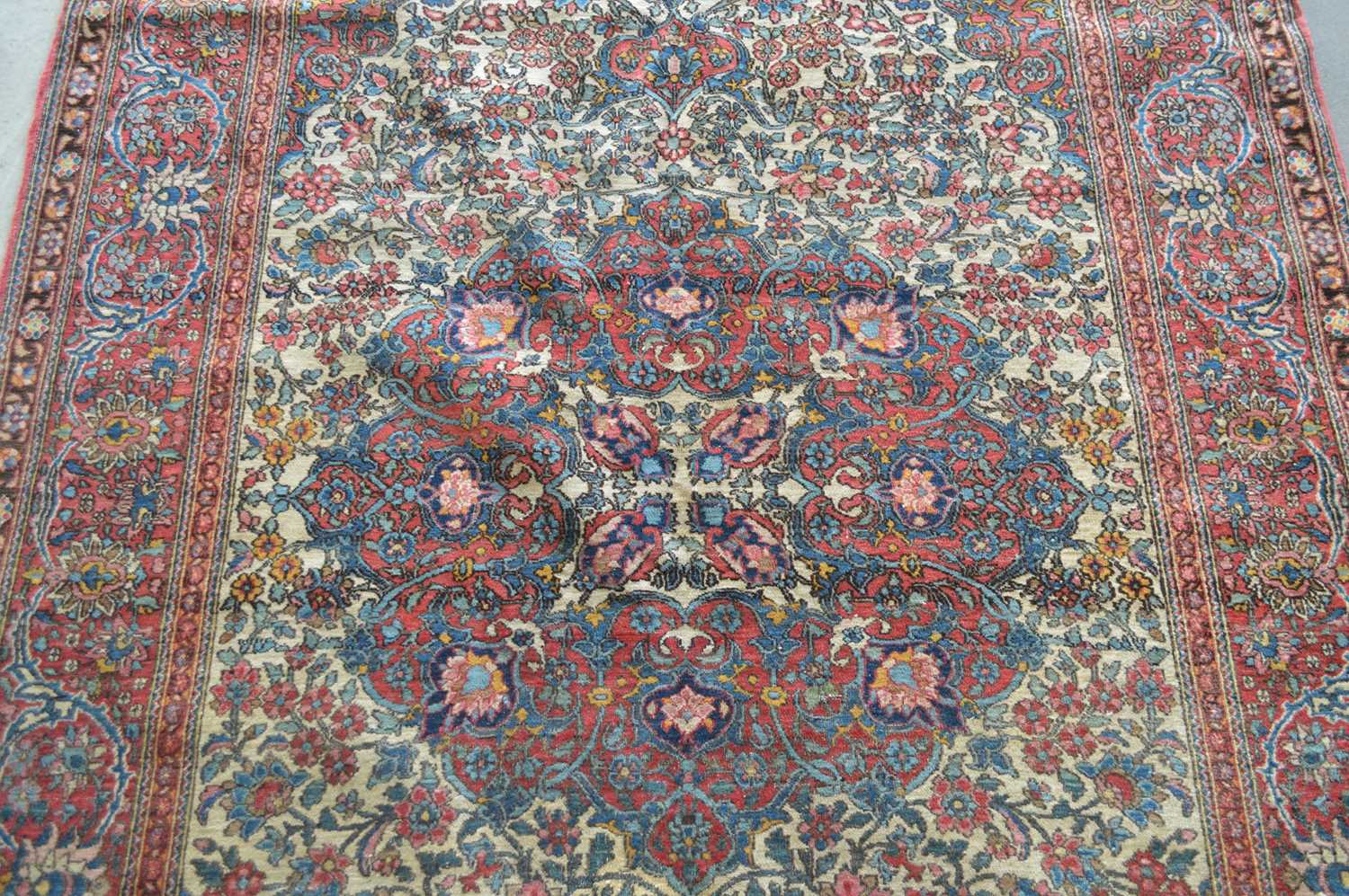 An Isfahan carpet - Image 2 of 4