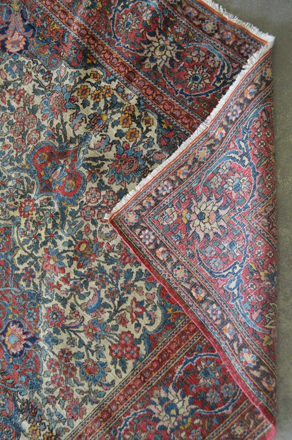 An Isfahan carpet - Image 3 of 4