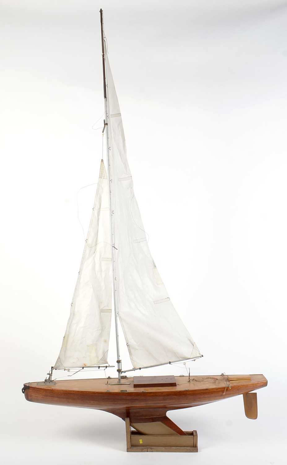 An early 20th Century scratch-built pond yacht, - Image 2 of 2