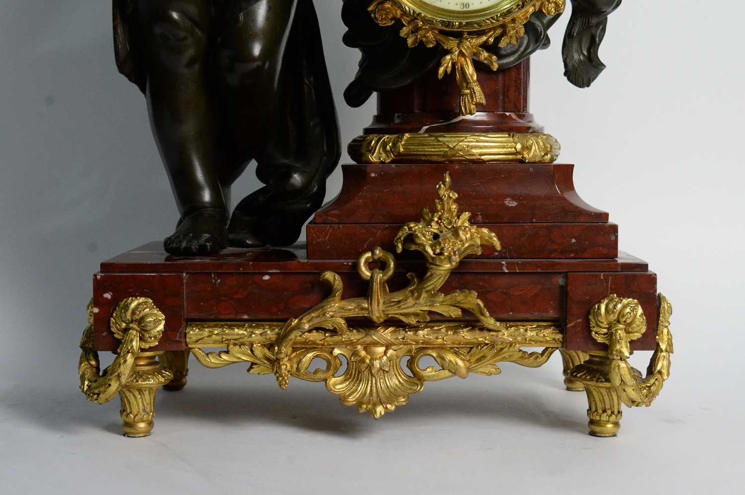 An ornate late 19th Century French bronzed spelter and gilt metal mantel clock - Image 5 of 7