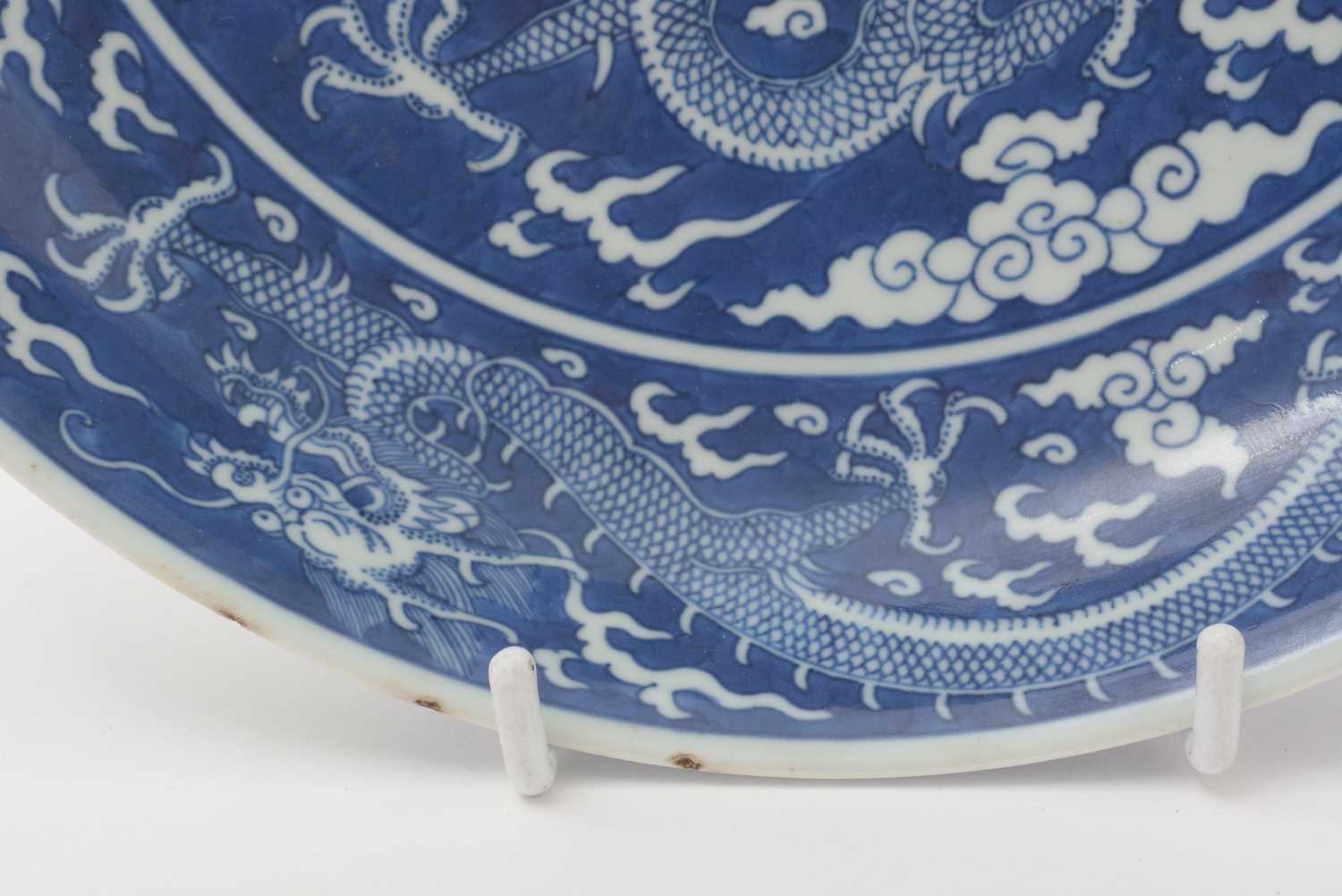 Chinese blue and white dragon dish - Image 3 of 26