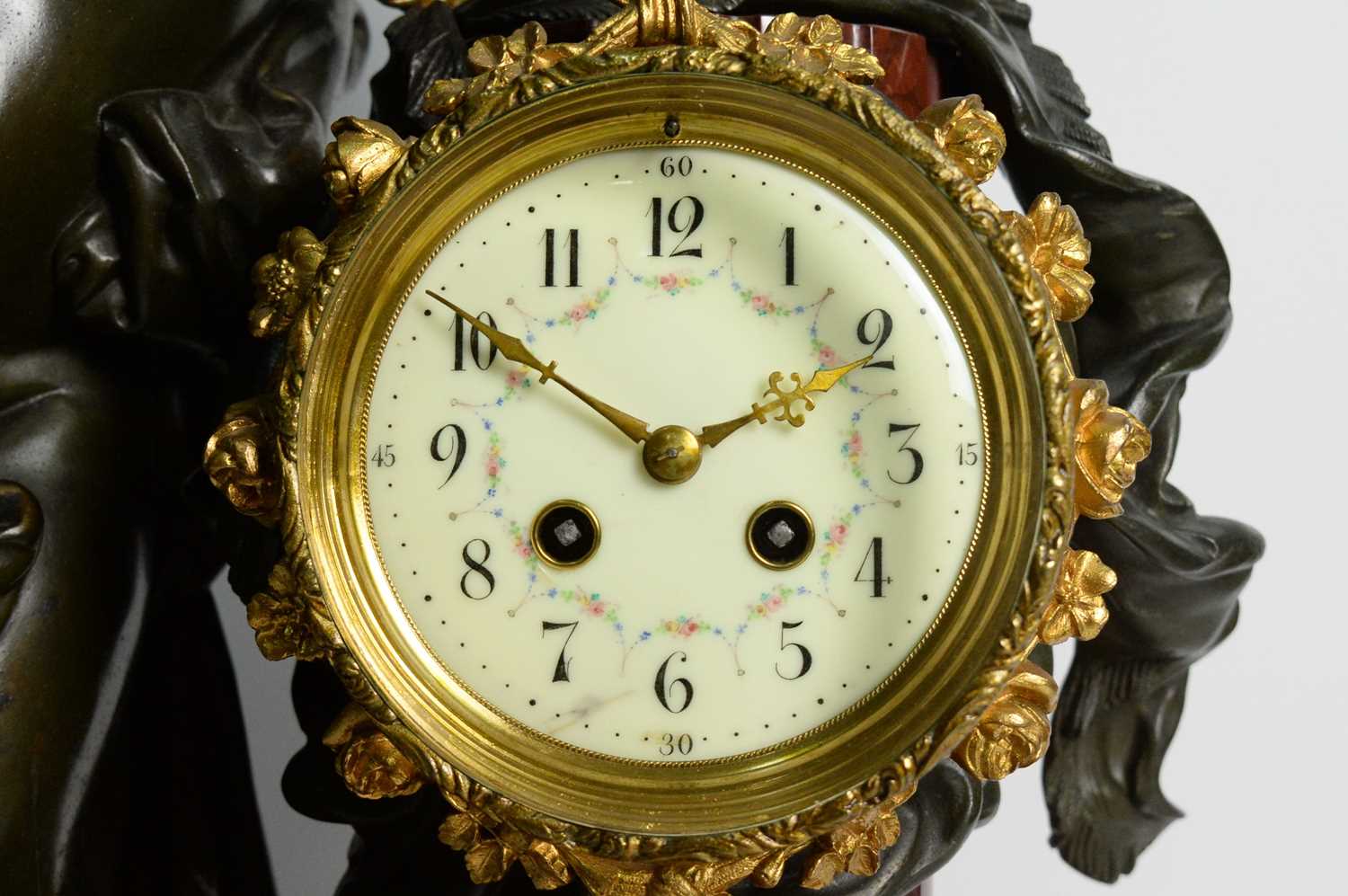 An ornate late 19th Century French bronzed spelter and gilt metal mantel clock - Image 6 of 7