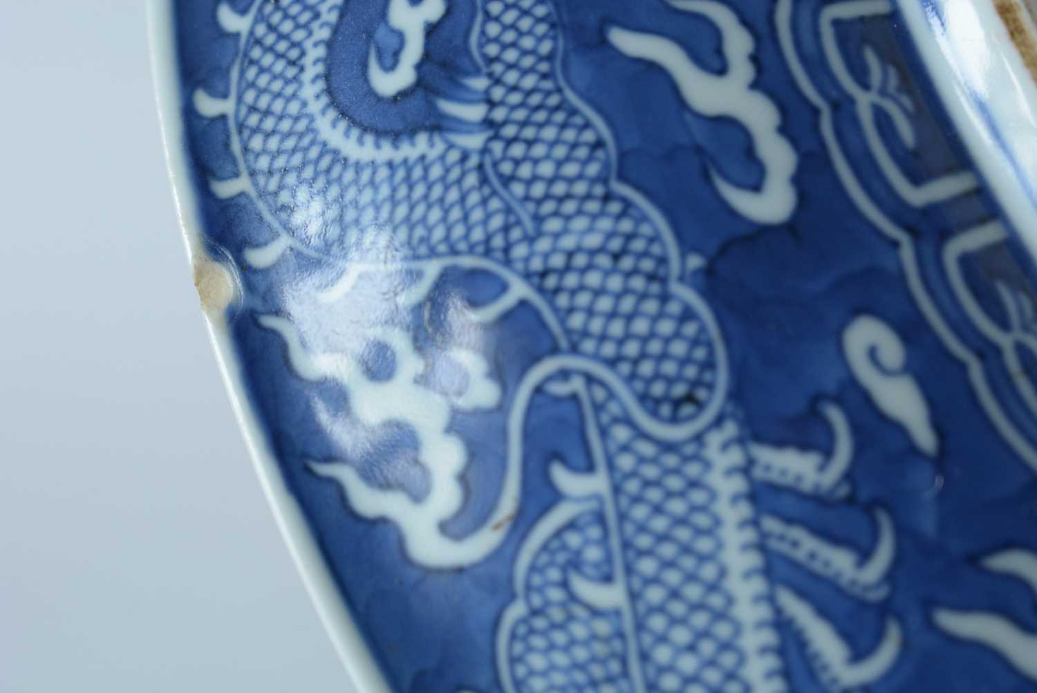 Chinese blue and white dragon dish - Image 14 of 26