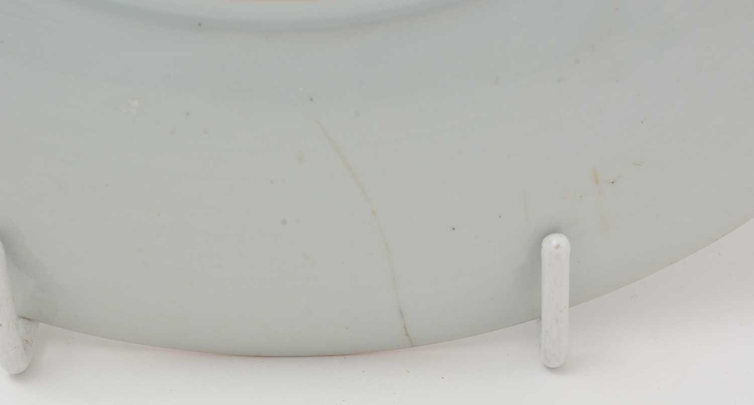 18th Century Chinese blue and white saucer dish - Image 4 of 7