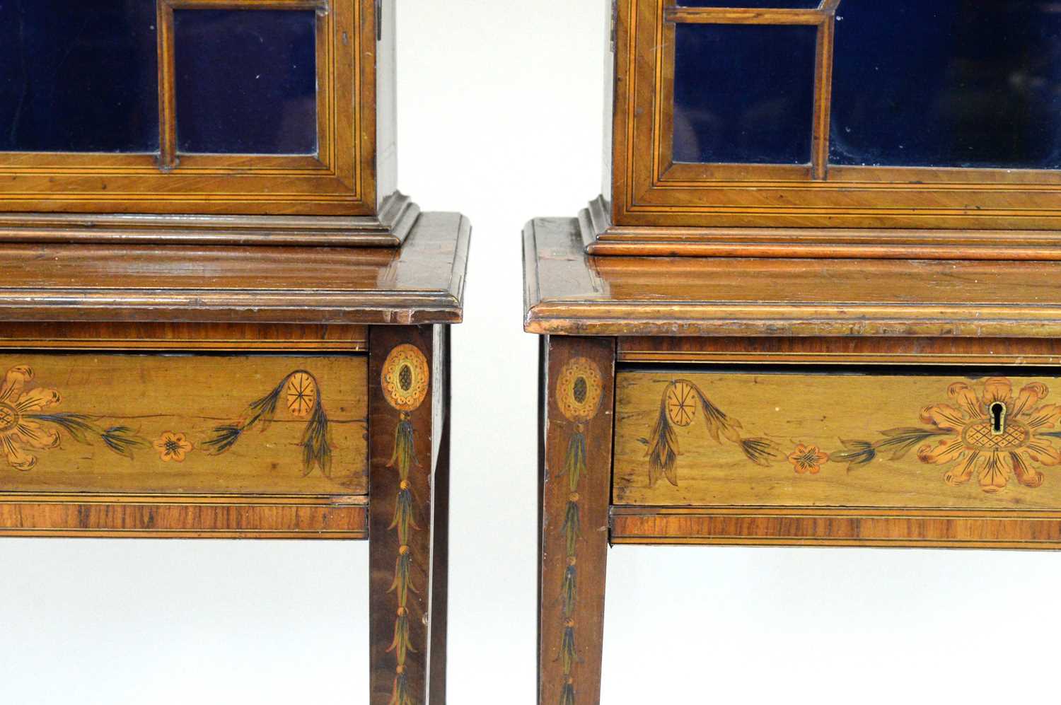 A pair of Sheraton Revival mahogany display cabinets on stand. - Image 5 of 7