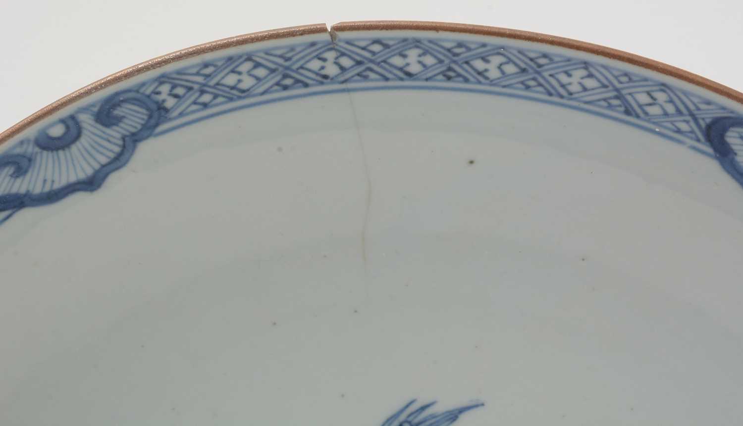 18th Century Chinese blue and white saucer dish - Image 5 of 7