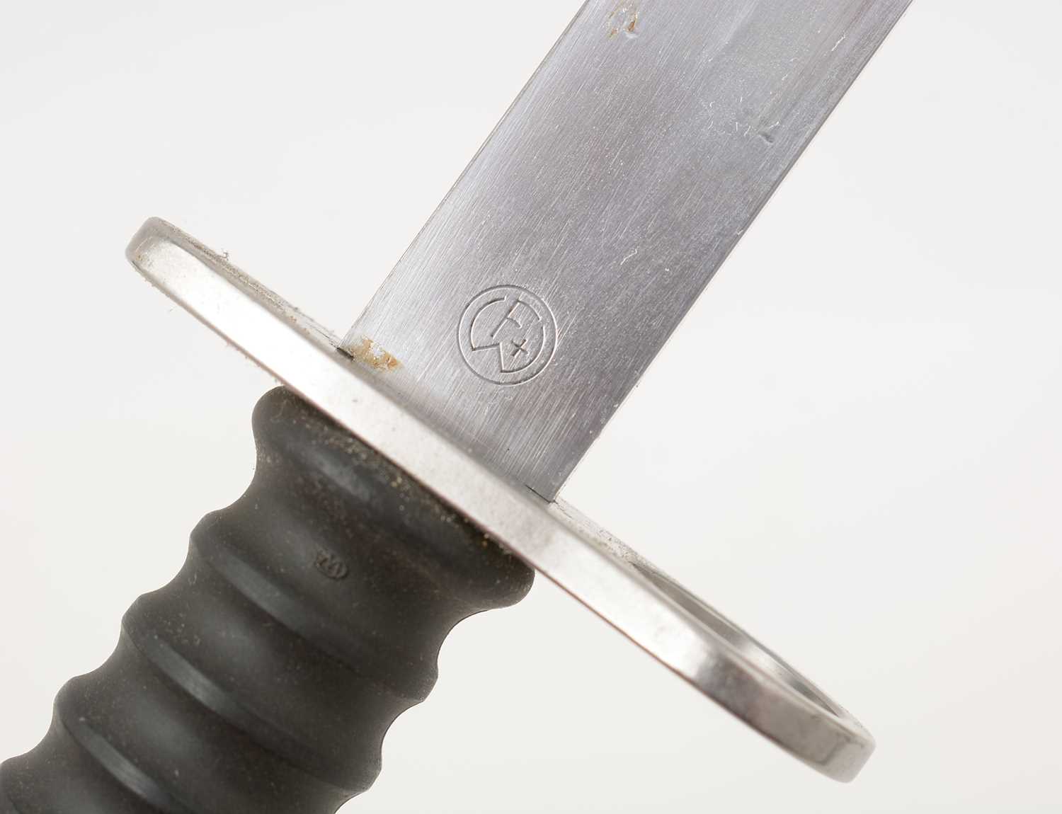 A Spanish WWII bayonet and a Swiss SIG bayonet - Image 5 of 19