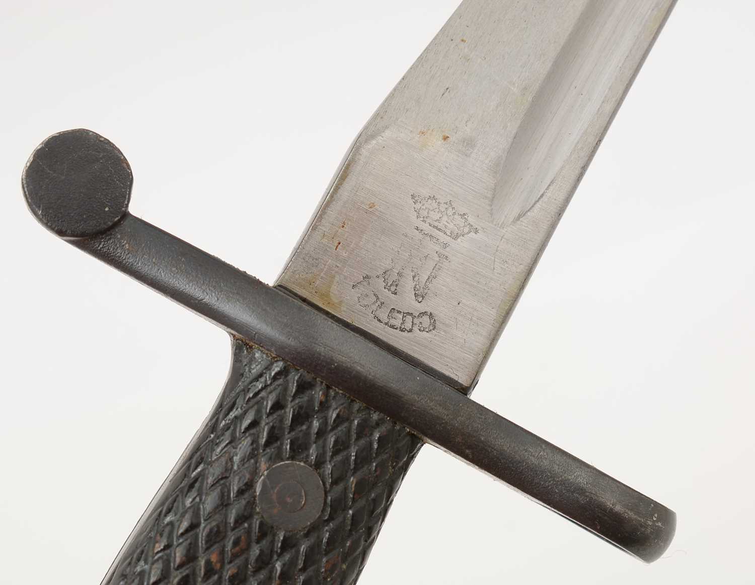 A Spanish WWII bayonet and a Swiss SIG bayonet - Image 15 of 19