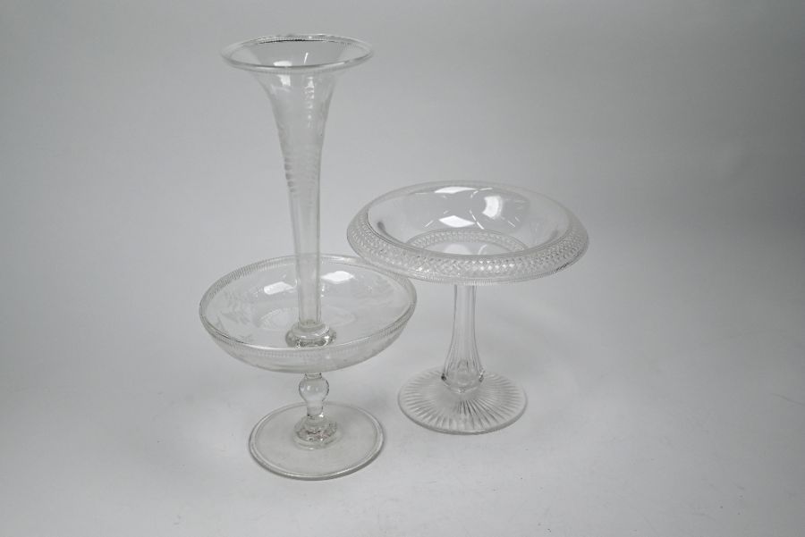 A Victorian glass epergne - Image 5 of 8