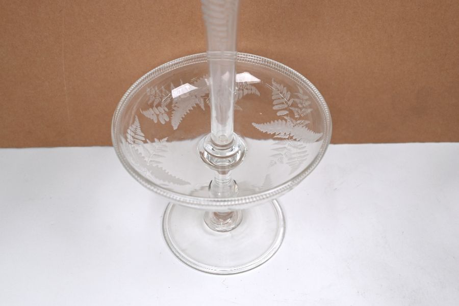 A Victorian glass epergne - Image 3 of 8