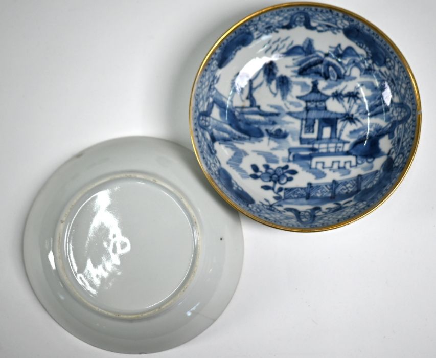 A quantity of 18th century Chinese export porcelain, Qianlong period, Qing dynasty - Image 5 of 6