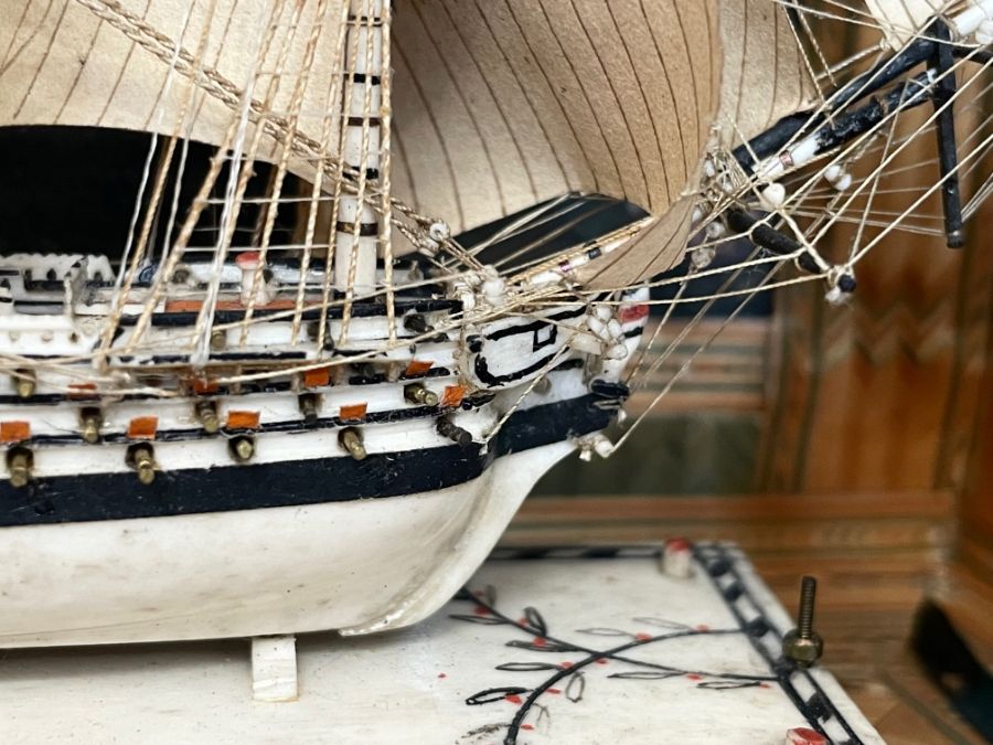 A fine Napoleonic 'Prisoner of War' work bone model warship - Image 8 of 10