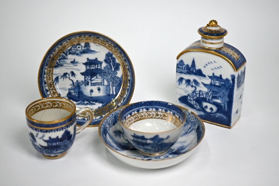 A quantity of 18th century Chinese export porcelain, Qianlong period, Qing dynasty - Image 4 of 6